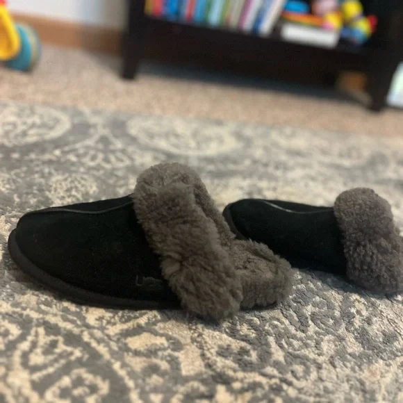 Ladies Black UGG scuffette ll slippers size 7 - Picture 4 of 4